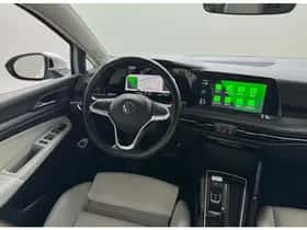 Volkswagen Golf (2022) thumbnail 2