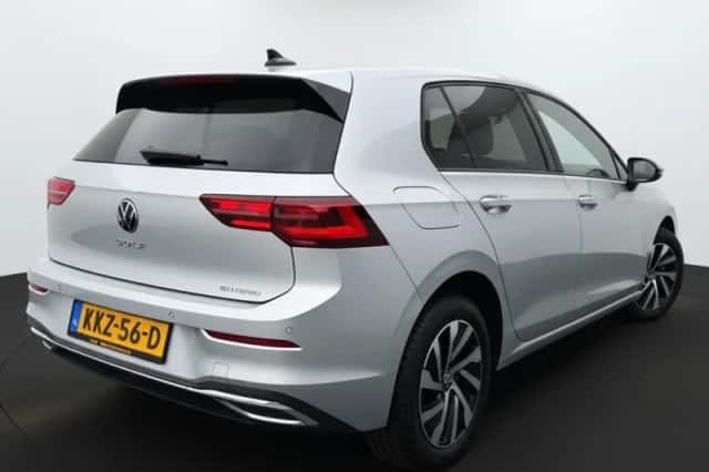 Volkswagen Golf (2022) thumbnail 3