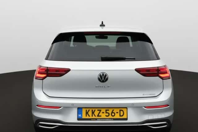 Volkswagen Golf (2022) thumbnail 6