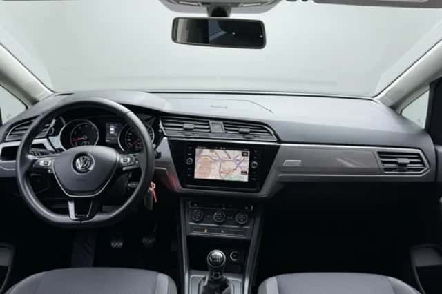 Volkswagen Touran (2018) thumbnail 2