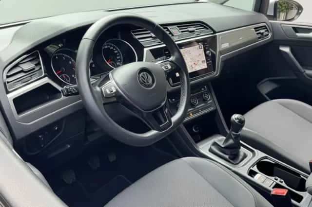 Volkswagen Touran (2018) thumbnail 5