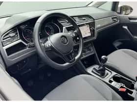 Volkswagen Touran (2018) thumbnail 5
