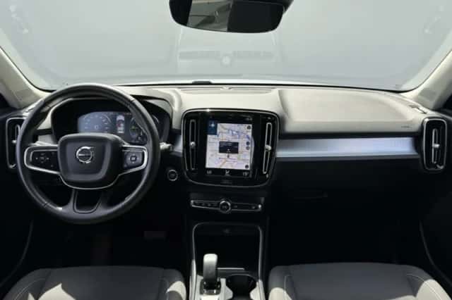 Volvo XC40 (2021) thumbnail 2