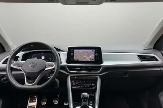 Volkswagen T-Roc (2024) thumbnail 2