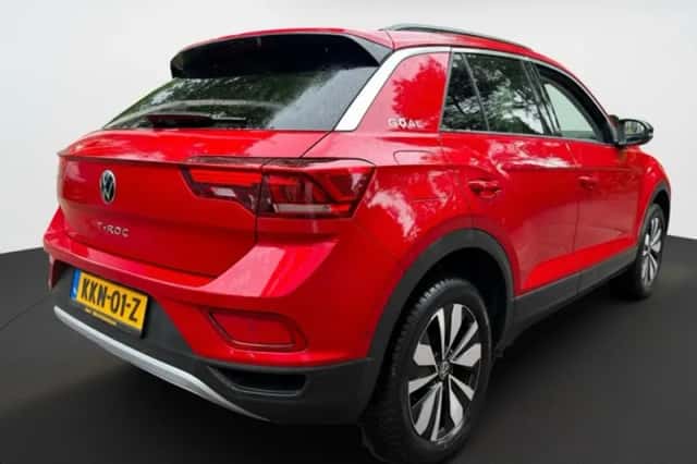 Volkswagen T-Roc (2024) thumbnail 3