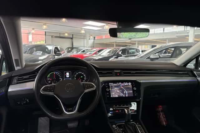 Volkswagen Passat (2021) thumbnail 2