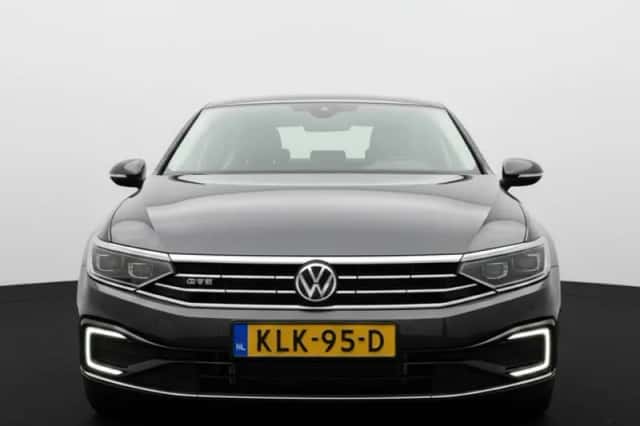 Volkswagen Passat (2021) thumbnail 4