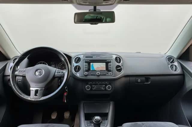 Volkswagen Tiguan (2015) thumbnail 2