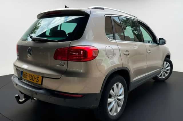 Volkswagen Tiguan (2015) thumbnail 3