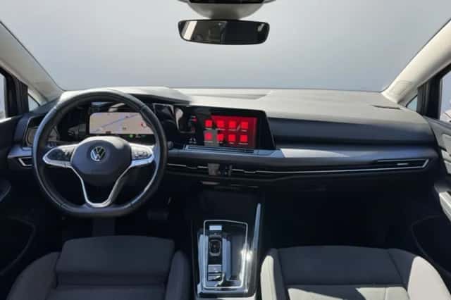 Volkswagen Golf (2023) thumbnail 2