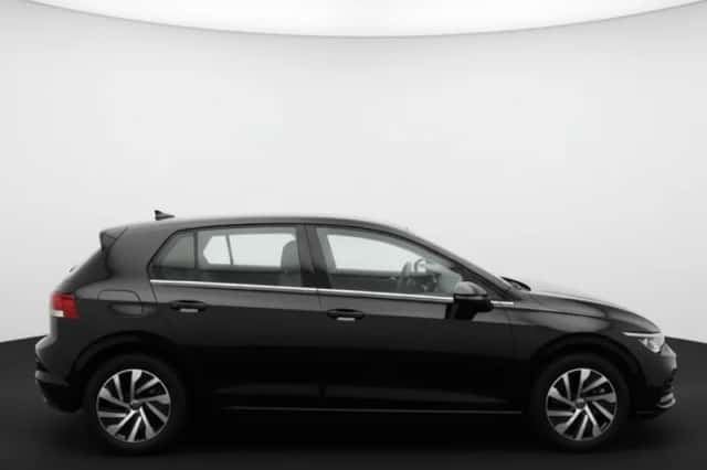 Volkswagen Golf (2023) thumbnail 4