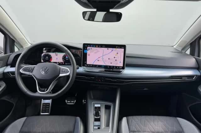 Volkswagen Golf (2025) thumbnail 2