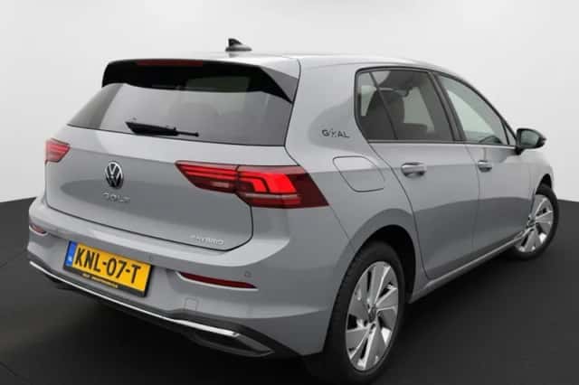 Volkswagen Golf (2025) thumbnail 3