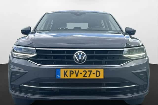 Volkswagen Tiguan (2021) thumbnail 2