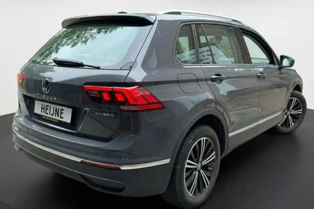 Volkswagen Tiguan (2021) thumbnail 3