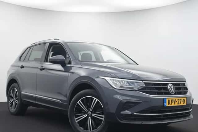 Volkswagen Tiguan (2021) thumbnail 3
