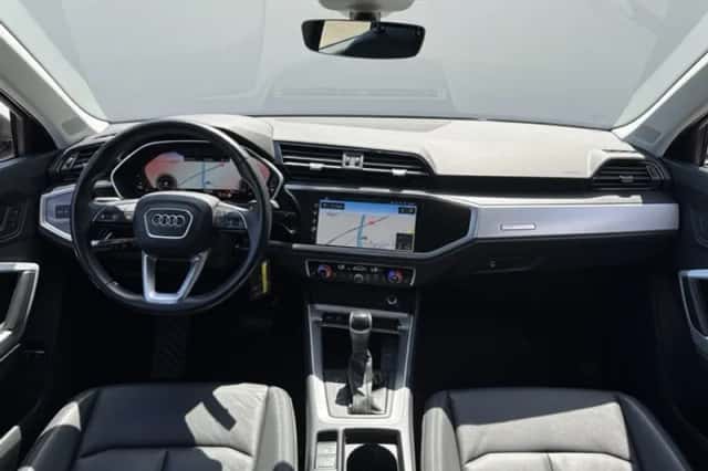 Audi Q3 (2022) thumbnail 2