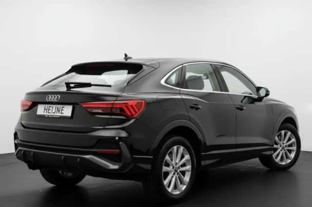 Audi Q3 (2022) thumbnail 3