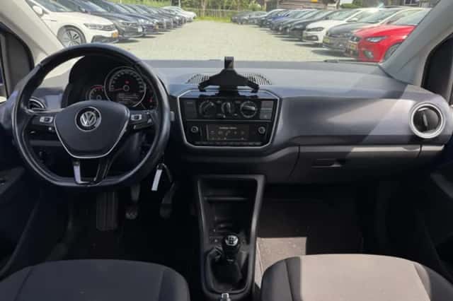 Volkswagen Up! (2018) thumbnail 6