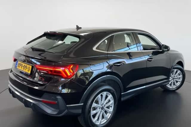 Audi Q3 (2022) thumbnail 4