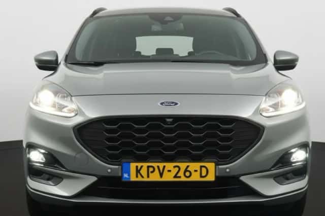 Ford Kuga (2022) thumbnail 2