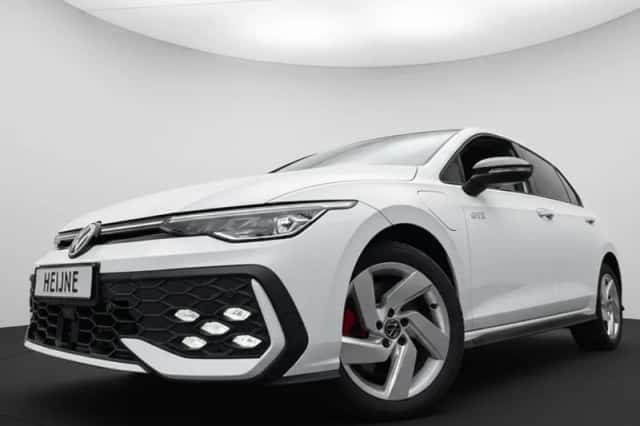 Volkswagen Golf (2025) thumbnail 2