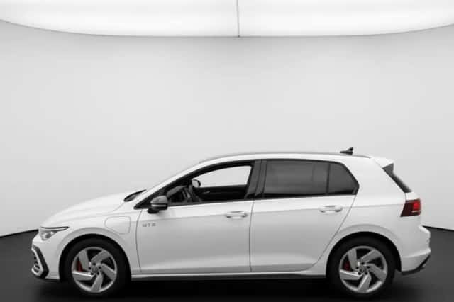 Volkswagen Golf (2025) thumbnail 3