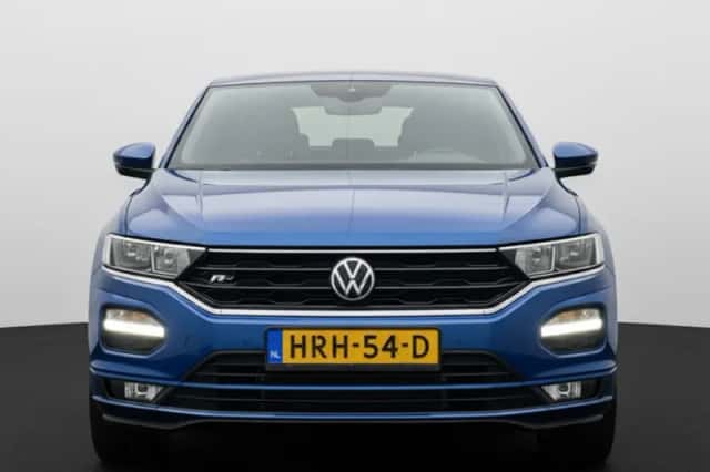 Volkswagen T-Roc (2021) thumbnail 2