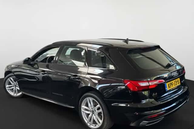 Audi A4 (2023) thumbnail 4
