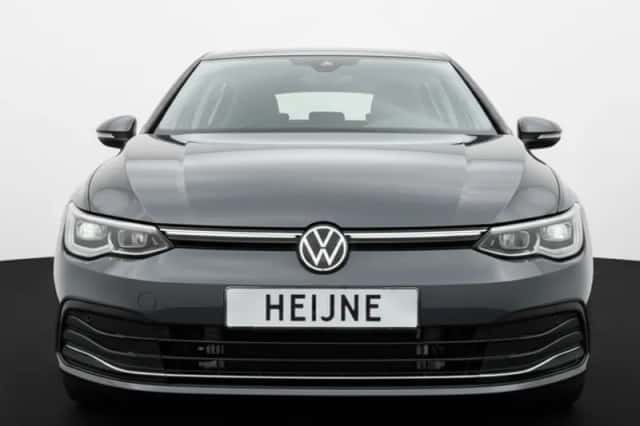 Volkswagen Golf (2021) thumbnail 2