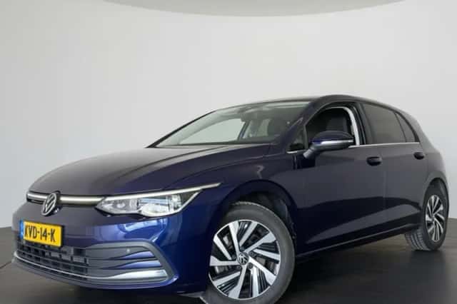 Volkswagen Golf (2022) thumbnail 2