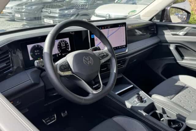 Volkswagen Tiguan (2025) thumbnail 2