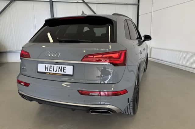 Audi Q5 (2022) thumbnail 3
