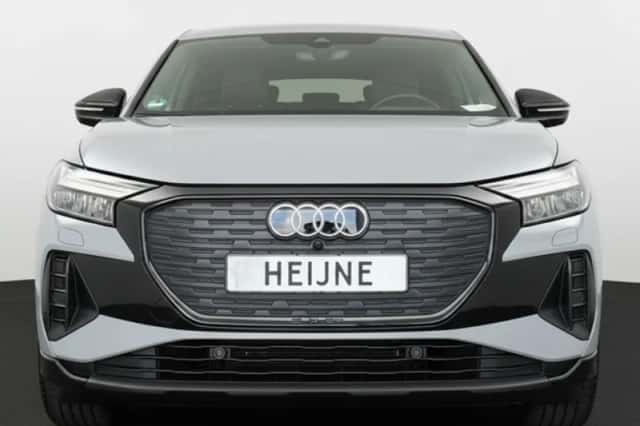 Audi Q4 e-tron (2023) thumbnail 2