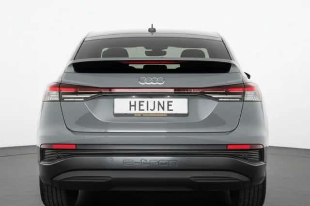 Audi Q4 e-tron (2023) thumbnail 5