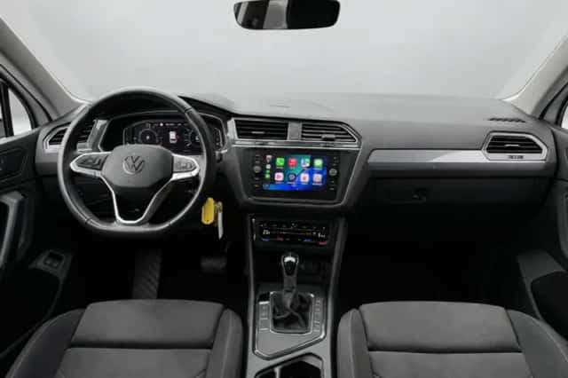 Volkswagen Tiguan (2021) thumbnail 2