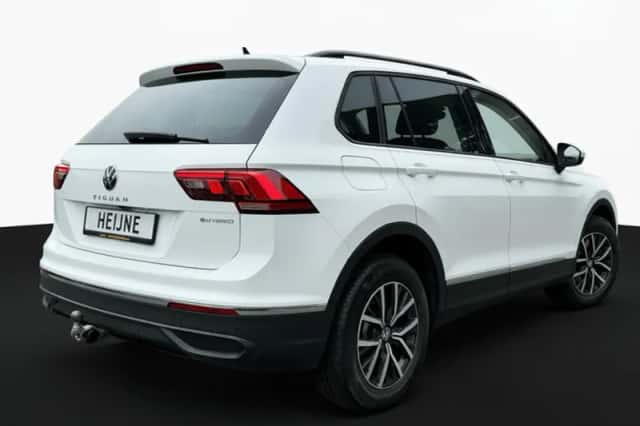 Volkswagen Tiguan (2021) thumbnail 3