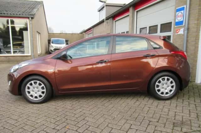 Hyundai i30 (2012) thumbnail 12