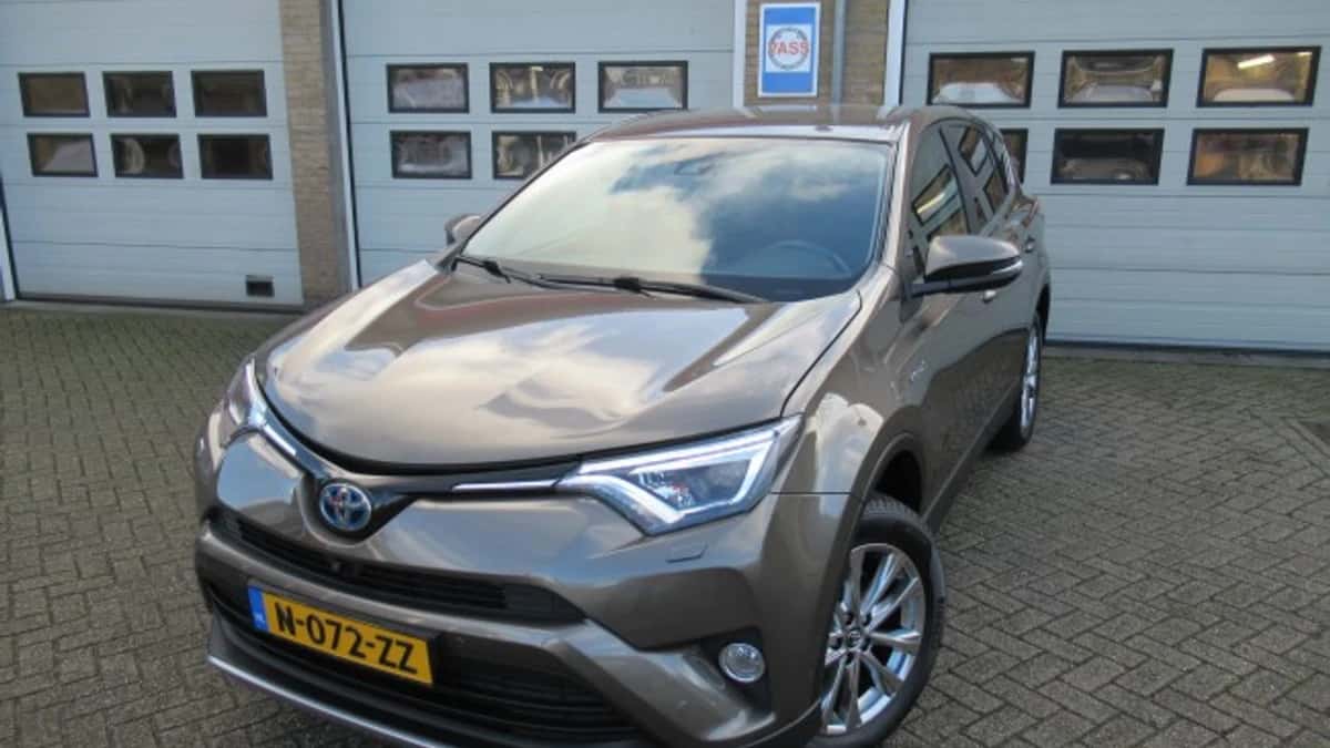 Toyota RAV4 (2017) — foto 1