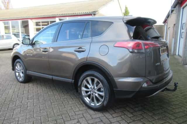 Toyota RAV4 (2017) thumbnail 12
