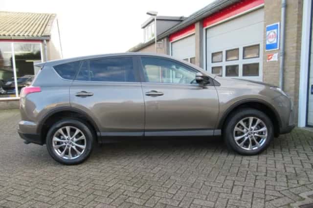 Toyota RAV4 (2017) thumbnail 16