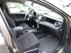 Toyota RAV4 (2017) thumbnail 3