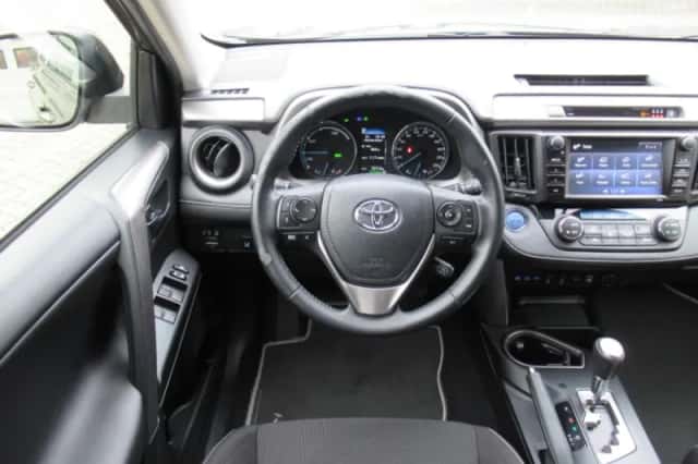 Toyota RAV4 (2017) thumbnail 4
