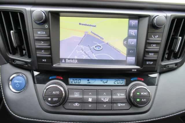 Toyota RAV4 (2017) thumbnail 6