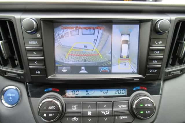 Toyota RAV4 (2017) thumbnail 7