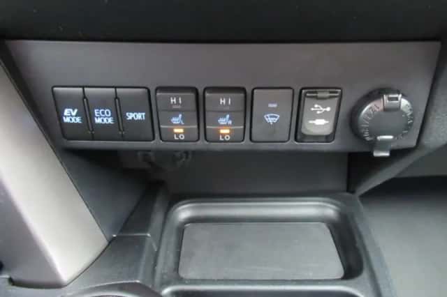 Toyota RAV4 (2017) thumbnail 8
