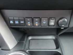 Toyota RAV4 (2017) thumbnail 8
