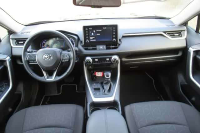 Toyota RAV4 (2021) thumbnail 3