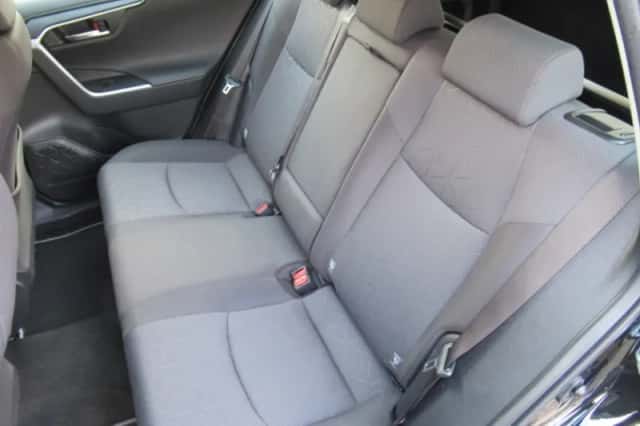 Toyota RAV4 (2021) thumbnail 4