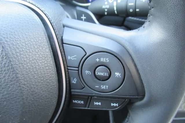 Toyota RAV4 (2021) thumbnail 7